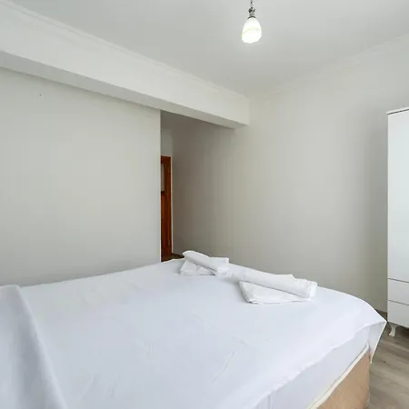 2 Bedroom Close To Center *