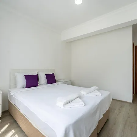 2 Bedroom Close To Center *