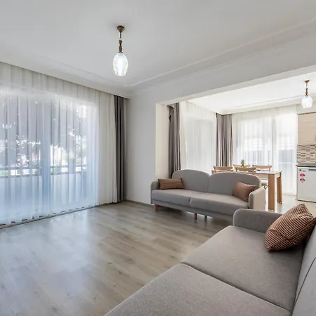 2 Bedroom Close To Center 费特希耶